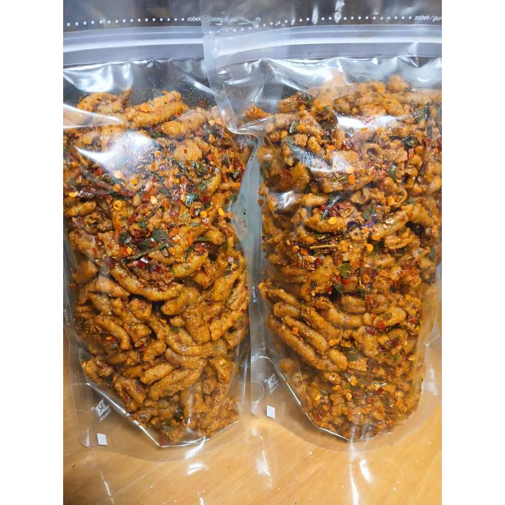 

camilan usus crispy pedas daun jeruk kemasan 250gr