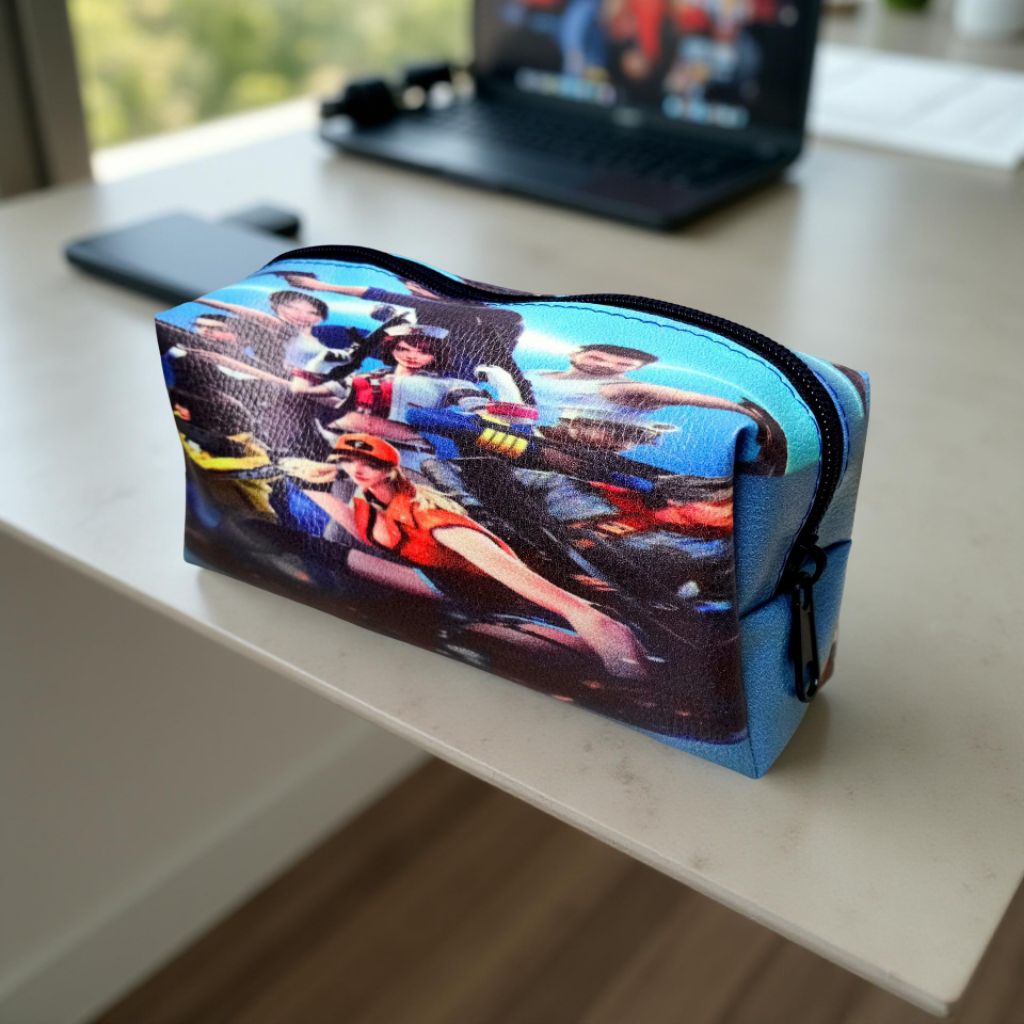 

Kotak Pensil Tahan Percikan, Tempat Pensil Motif Karakter Free Fire Kode 02