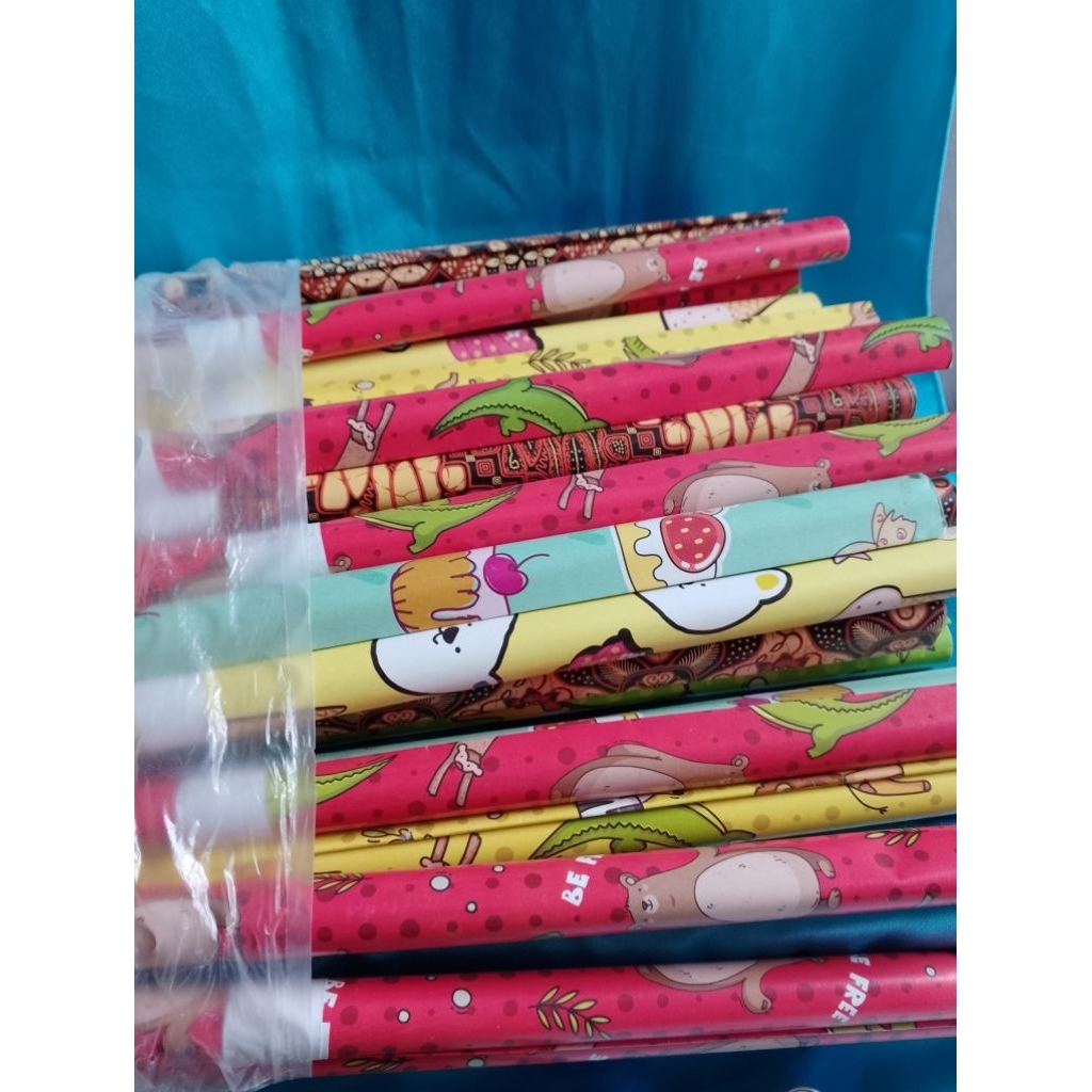 

Promo Cuci Gudang" Kertas Kado Random isi 10