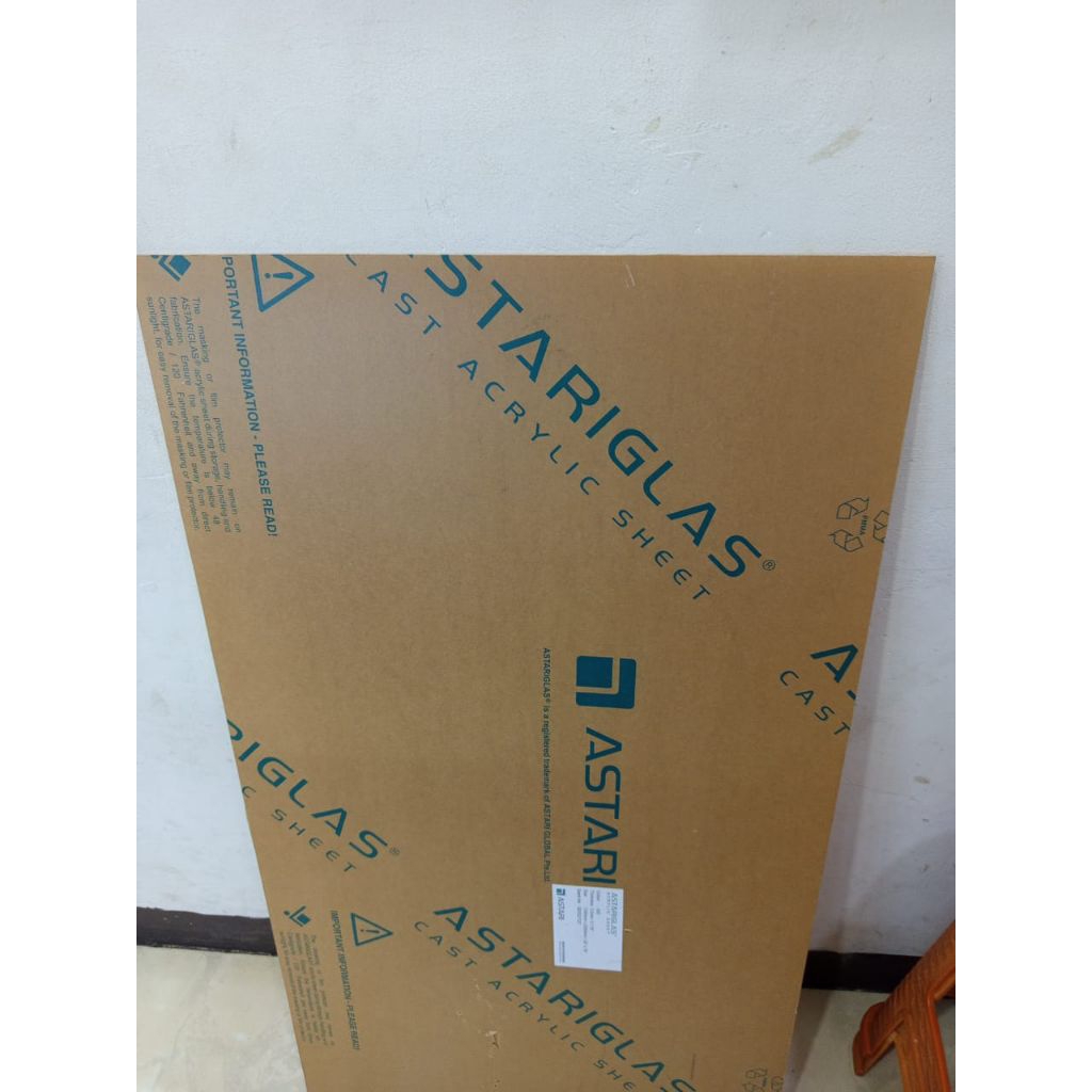 

costum ukuran akrilik bening 3mm ( 33 percm )