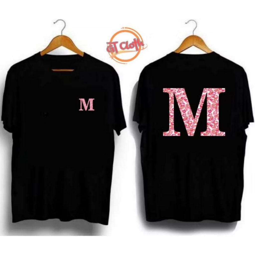 KAOS DISTRO INISIAL HURUF M LOGO KISS BAHAN COTTON COMBED 30S