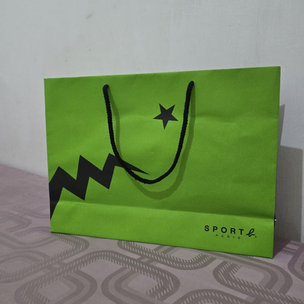 

Agnes B. Sport B. Paper bag