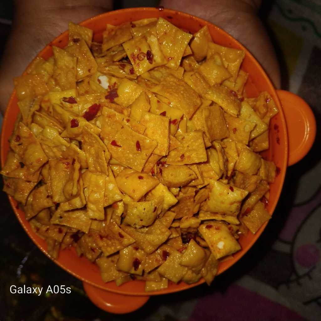 

pangsit chili oil daun jeruk /Pangsit Mini renyah