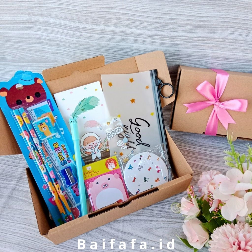 

Hampers Set Alat Tulis | Hampers | Gift set box Ulang Tahun | Kado Wisuda Kekinian