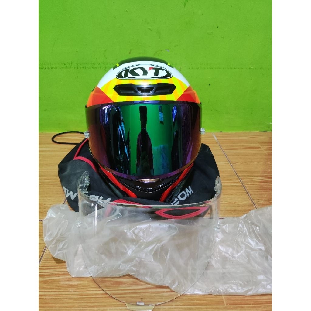 Helm Kyt TT Course Jaume Masia