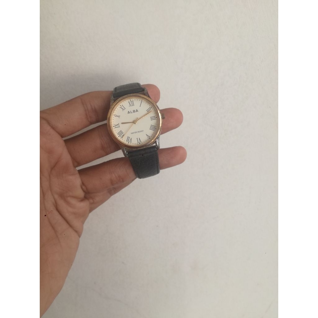 Jam Alba Vintage minimalis