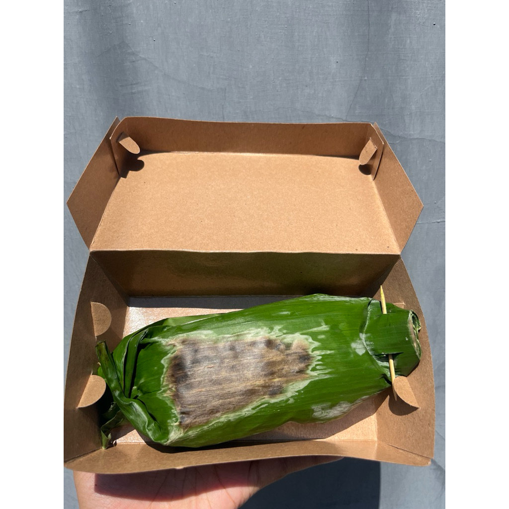 

ready hari ini nasi bakar ayam suwir (isian ayam suwir pedas kemangi +nasi liwet)