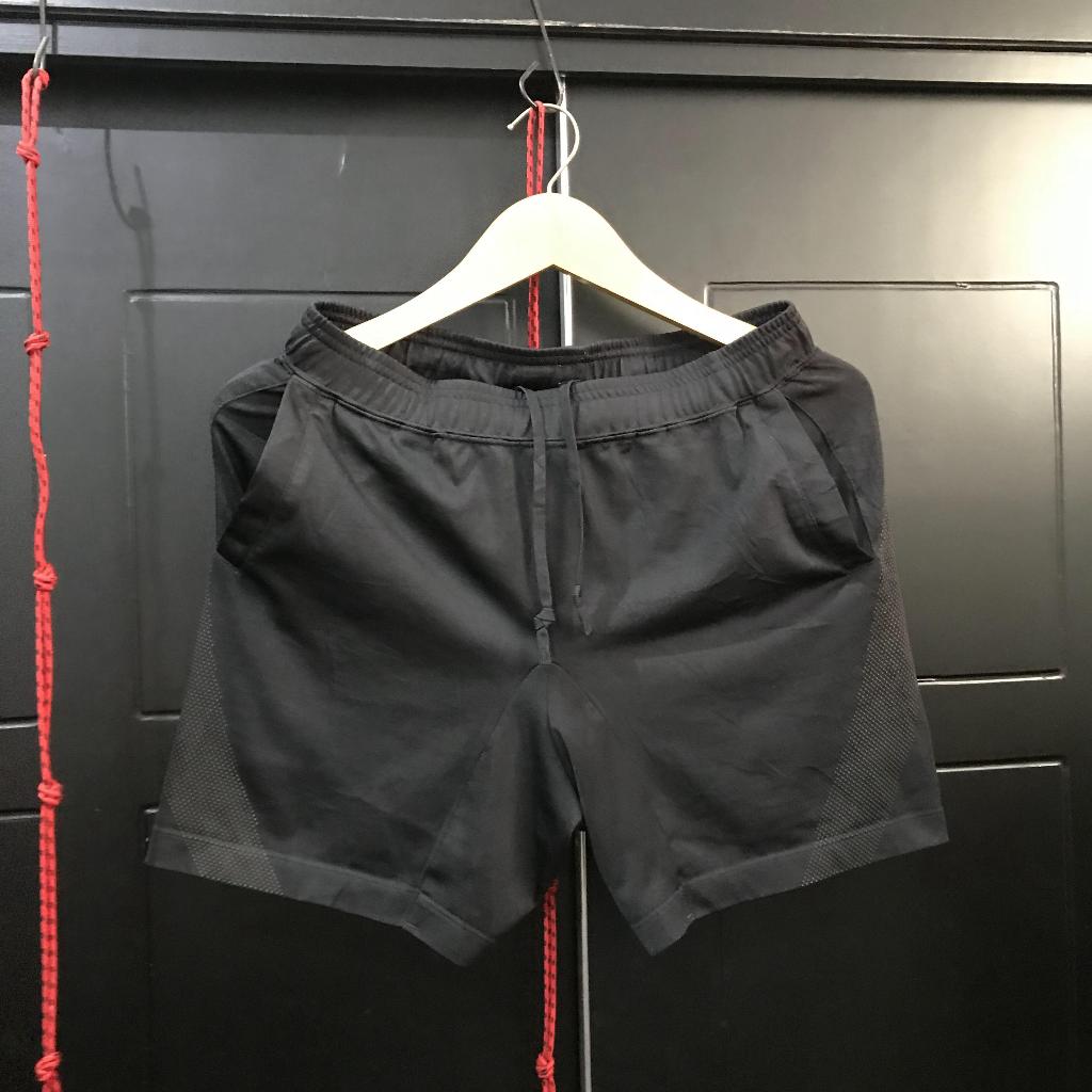 celana olahraga uniqlo 28 30 hitam