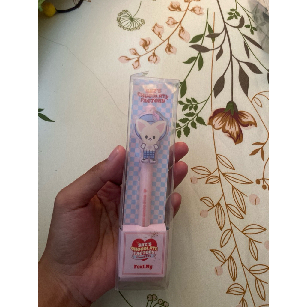 

PEN SKZ CHOCOLATE FOXL.NY (I.N)