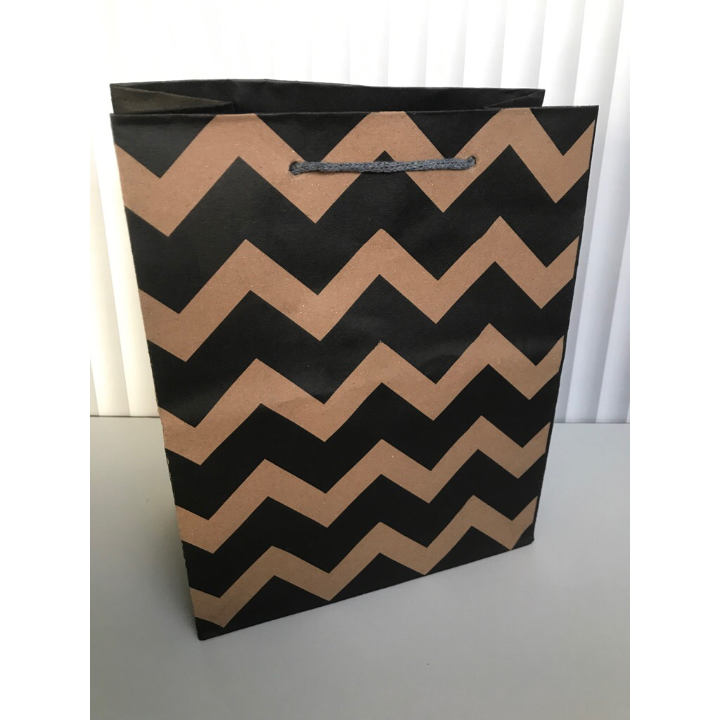 

paperbag motif zigzag uk 20x10x25