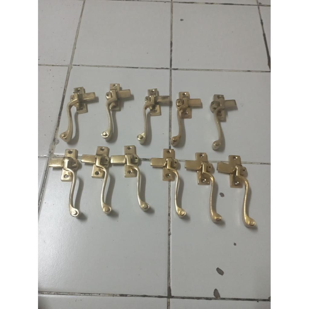 grendel jadul jendela kuningan