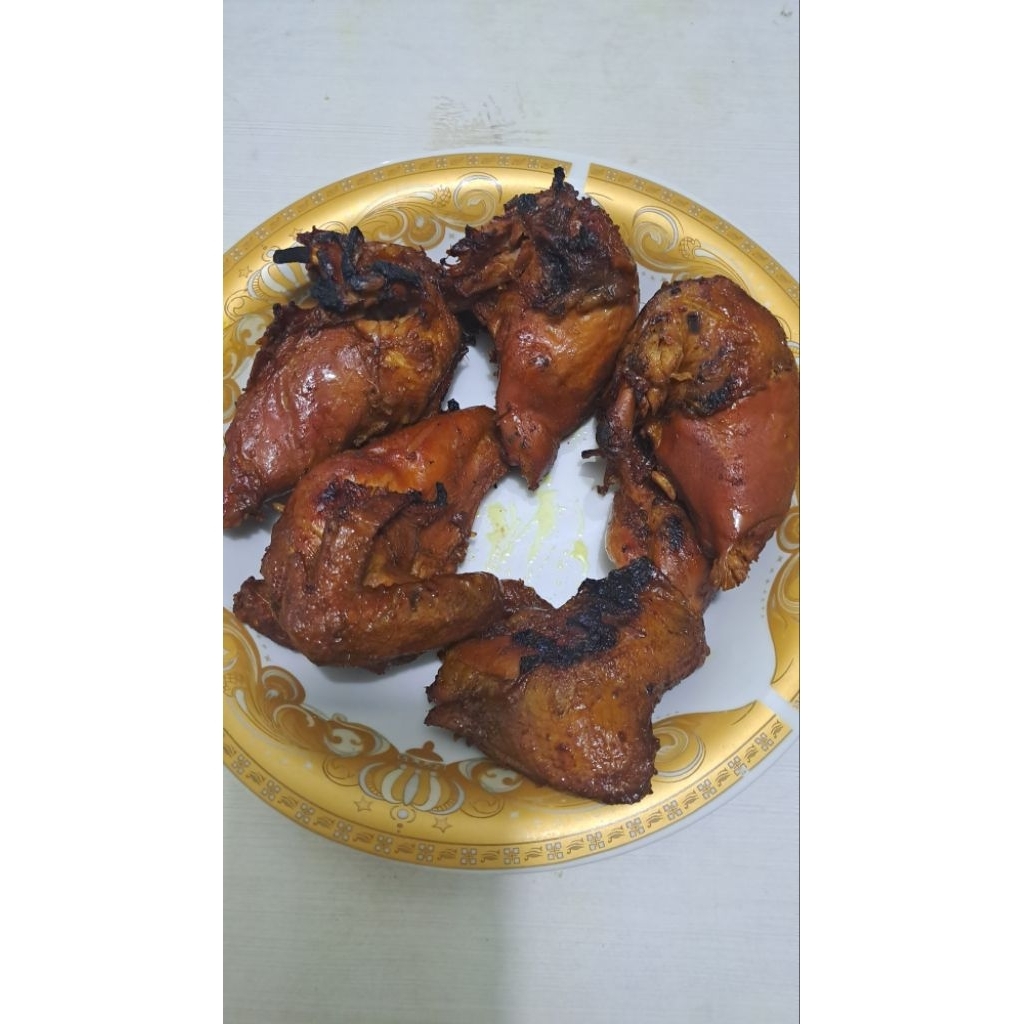 

AYAM BAKAR UNI SUSI 1EKOR 4POTONG