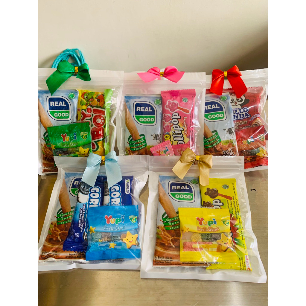 

Gift mini hampers 10 pcs snack langsung kirim