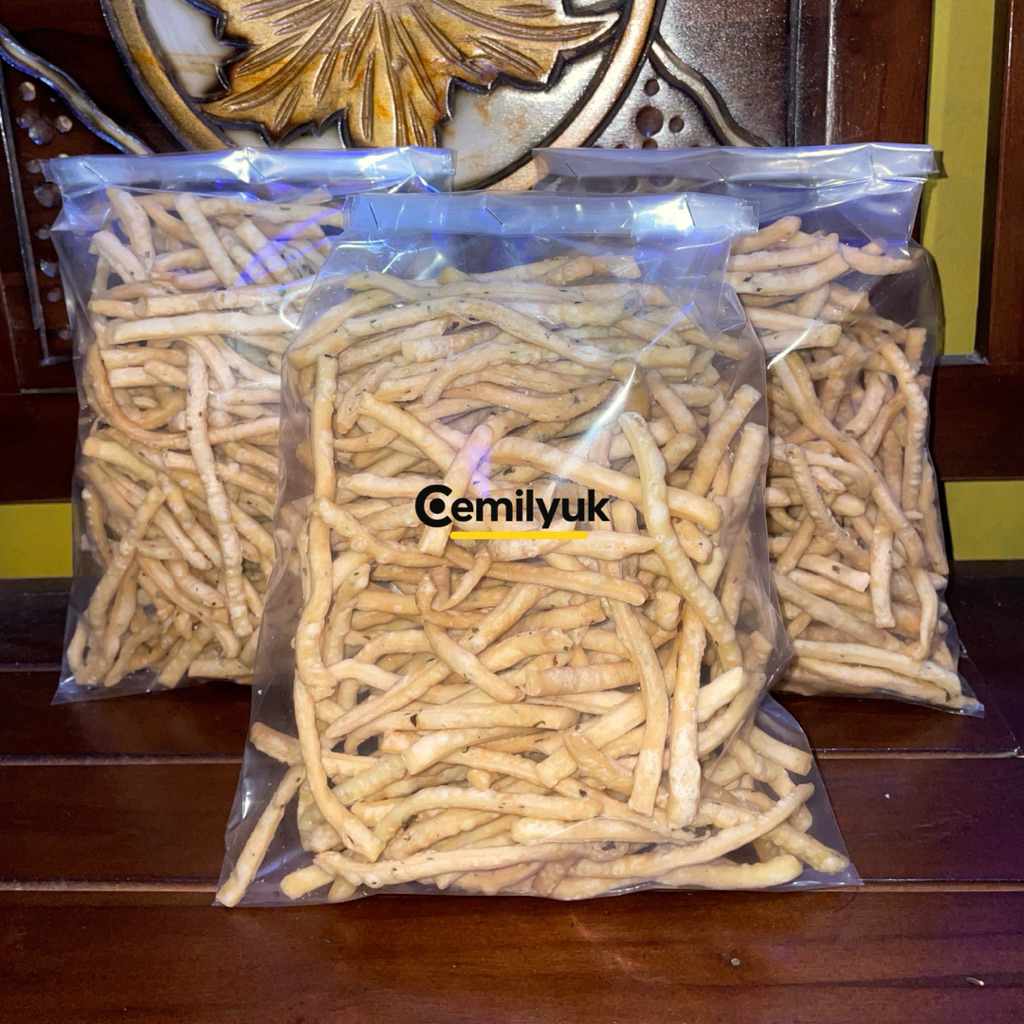 

Cemilan Stik Rasa Ayam Bawang/Kue Bawang/stik 500 gr/cemilan murah