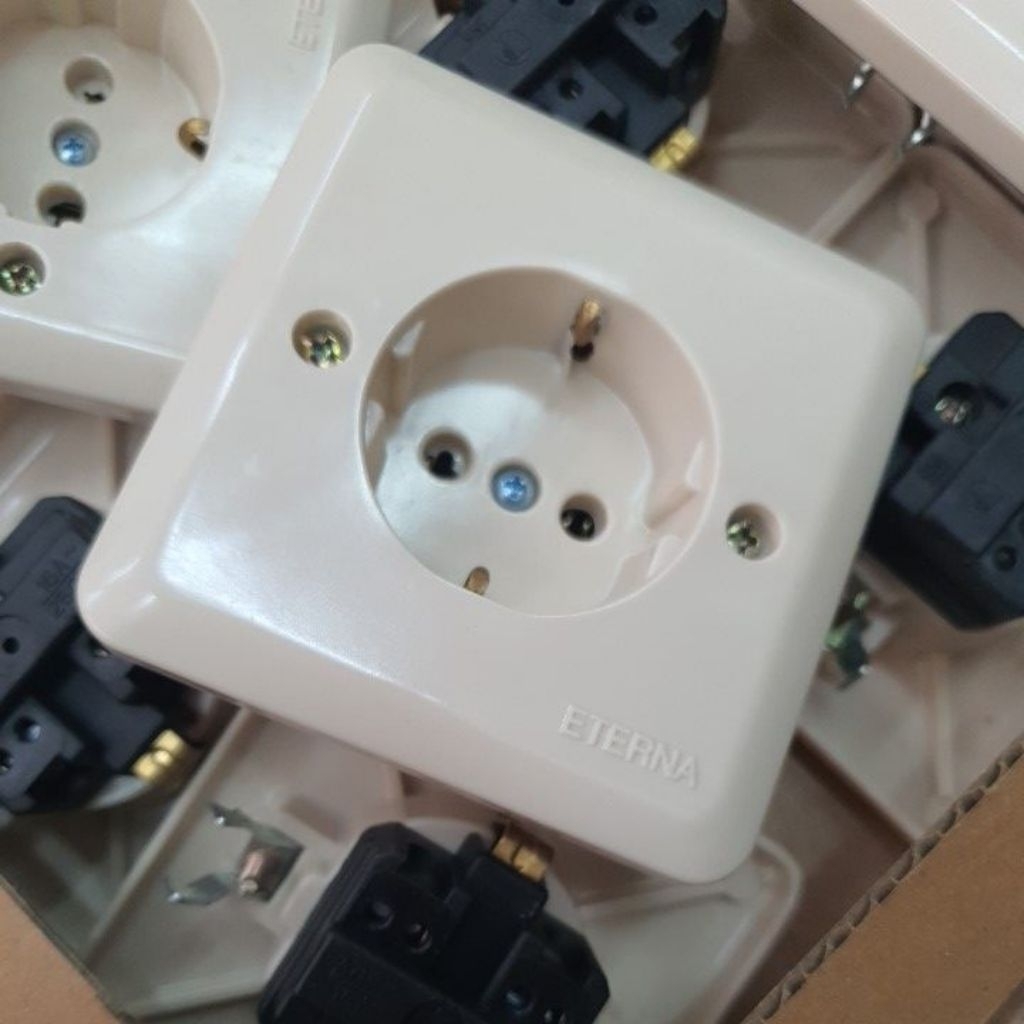 stop kontak tembok eterna / colokan stop kontak tembok eterna / eterna stop kontak dinding tembok