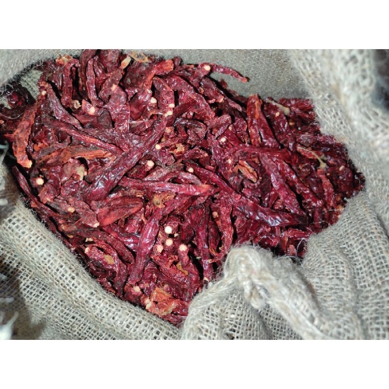 

cabe kering Kalimantan / cabe kering / cabe rawit / cabai kering istimewah / cabai kering bagus / cabai kering pedas / cabai kering bersih