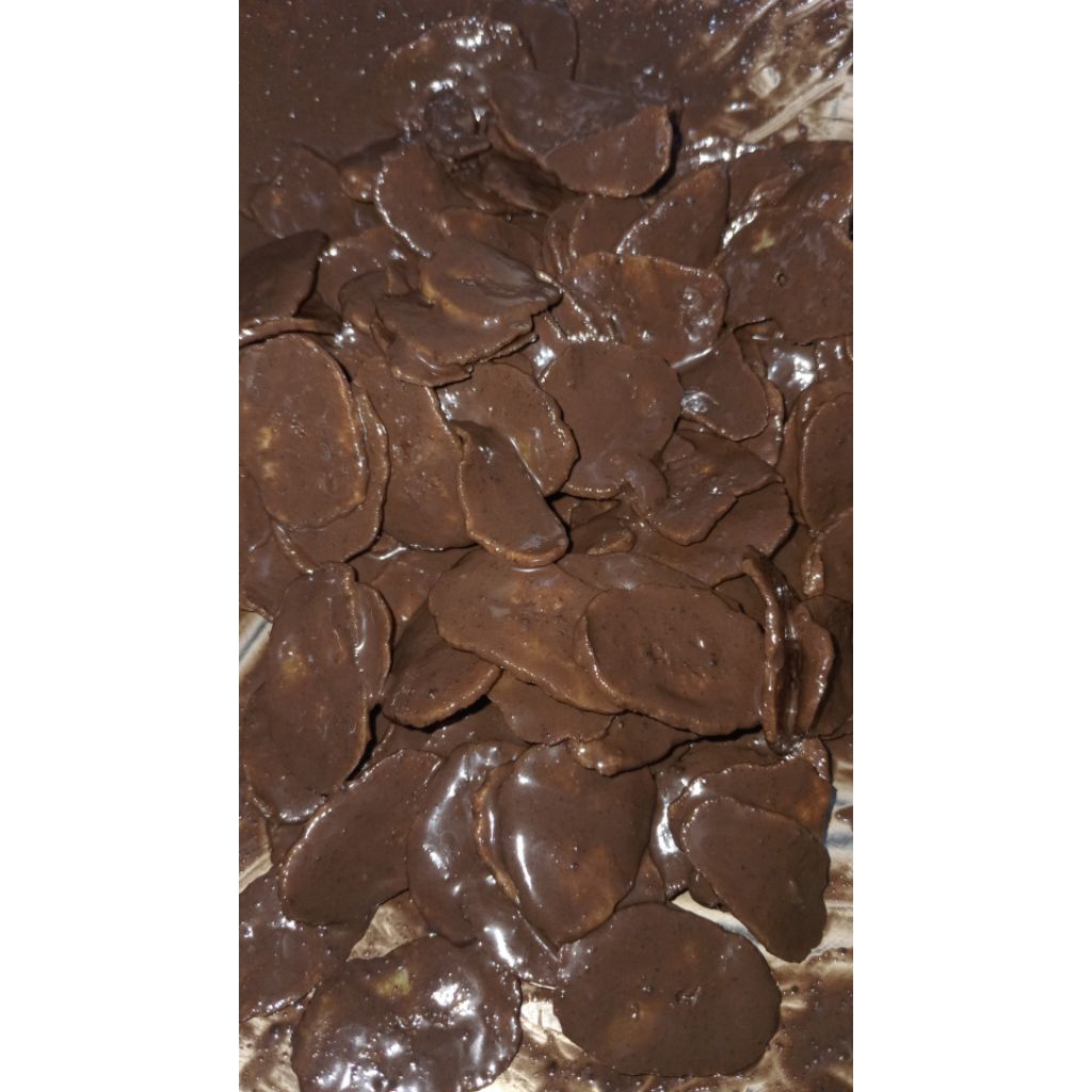 

kripik pisang coklat lumer berat isi 150gr dengan berbagai varian rasa coklat,tiramisu dan strowberry