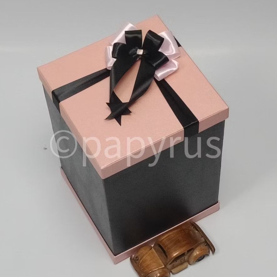 

PAPYRUS Sandwich 20x20 Tinggi 30cm Kotak Kado Gift Box V1