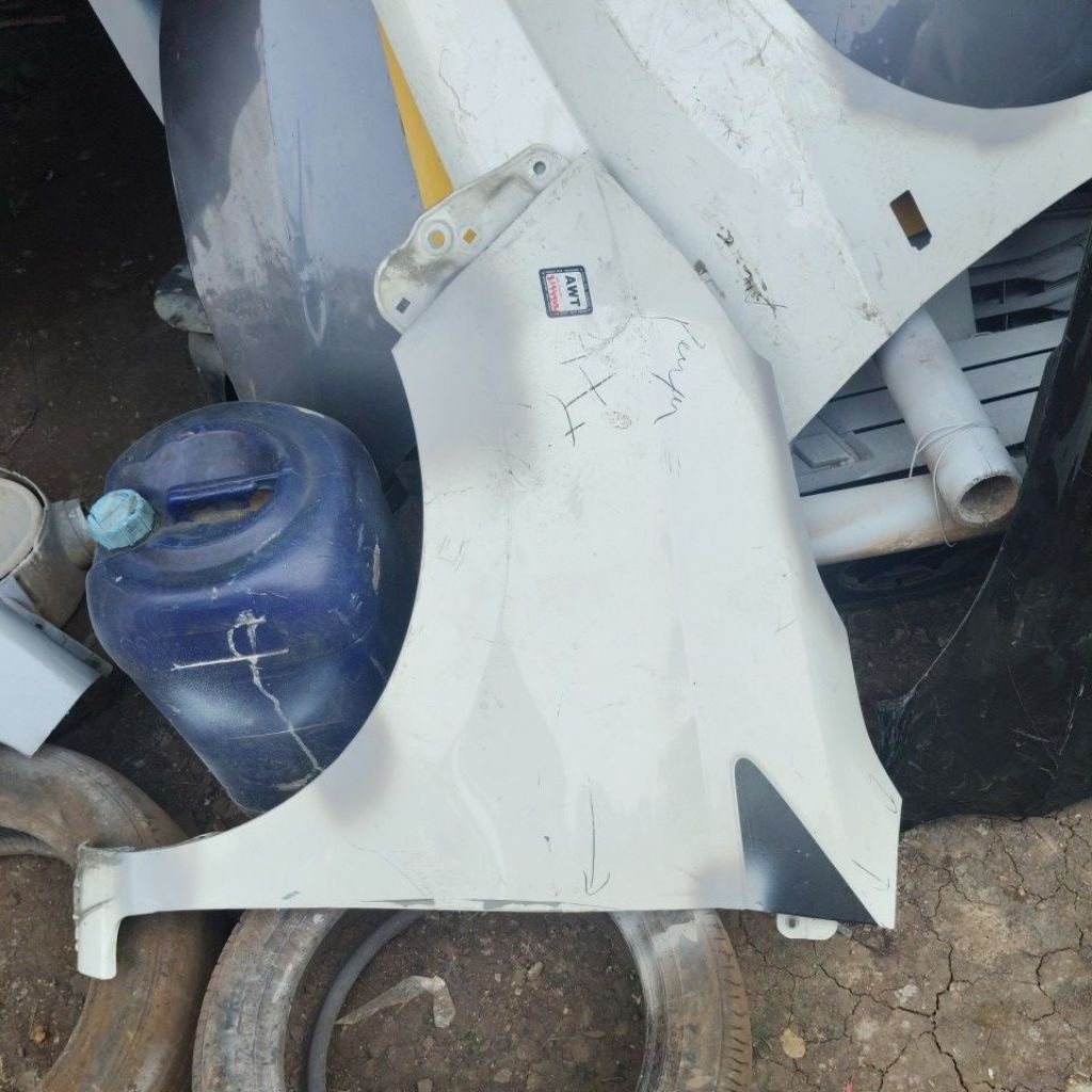 spakbor fender depan calya sigra