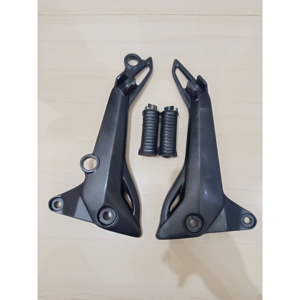 FOOTSTEP PIJAKAN KAKI BELAKANG MOTOR SHOGUN 125 R, SHOGUN 125 SP, SHOGUN 125 RR
