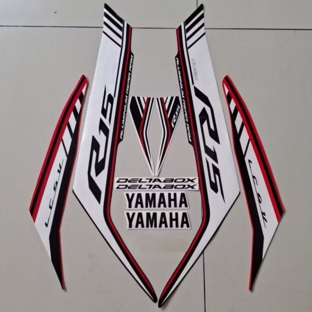 Striping lis sticker standar yamaha r15 tahun 2016 putih merah stiker r15 putih merah 2016