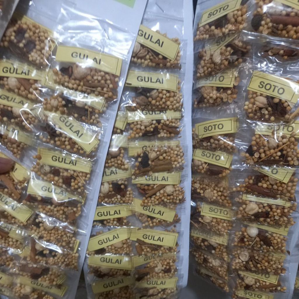 

bumbu masakan khas Minang selero minang isi 10 dan 20 sachet per renteng
