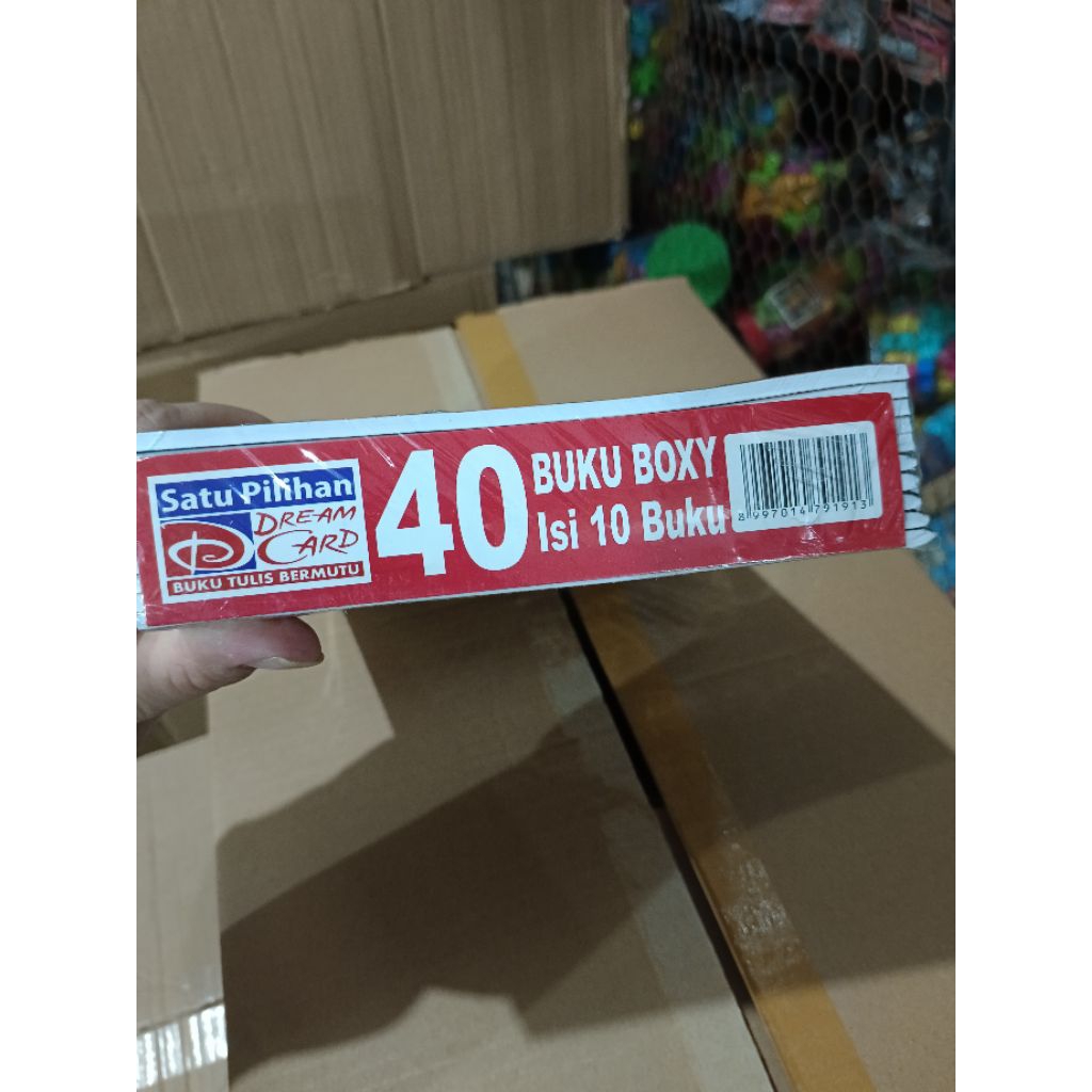 

BUKU TULIS UKURAN BOXY MERK DREAM CARD ISI 40 LEMBAR (1PACK ISI 10 PCS BUKU)
