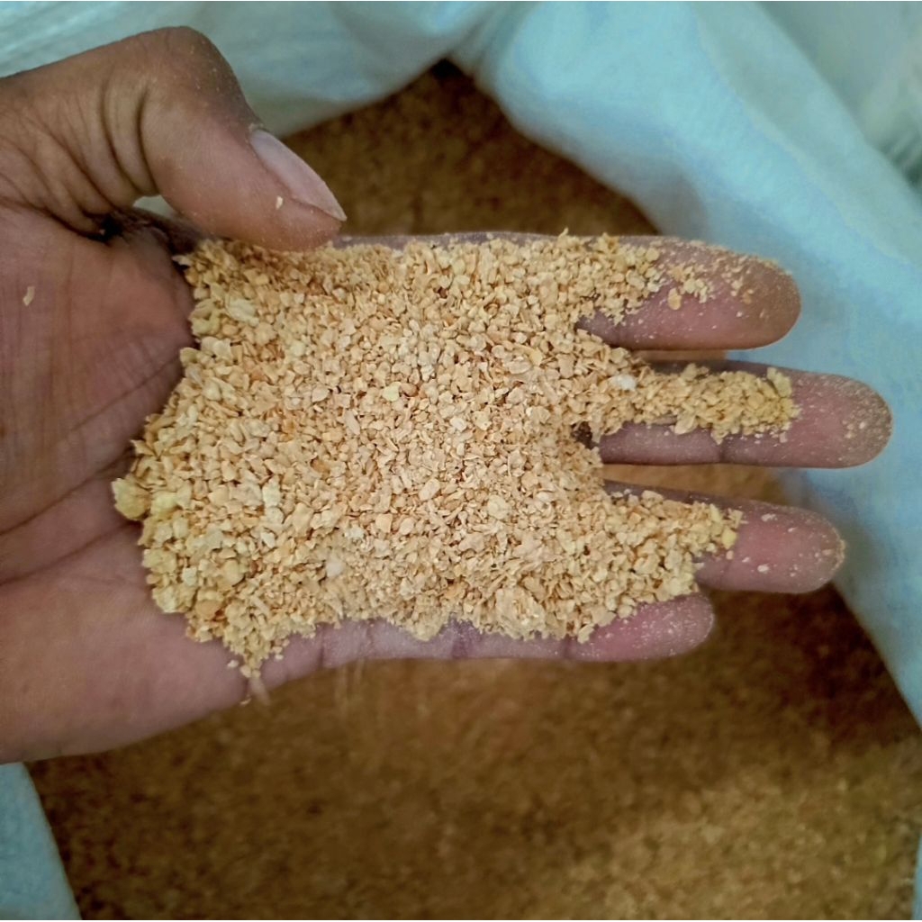 Bungkil Kedelai (SBM) Protein 45% | Pakan Ayam, Bebek, Lele, Sapi | 1kg