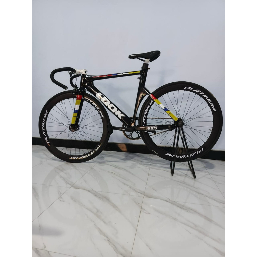 Sepeda Fixie Look pelangi