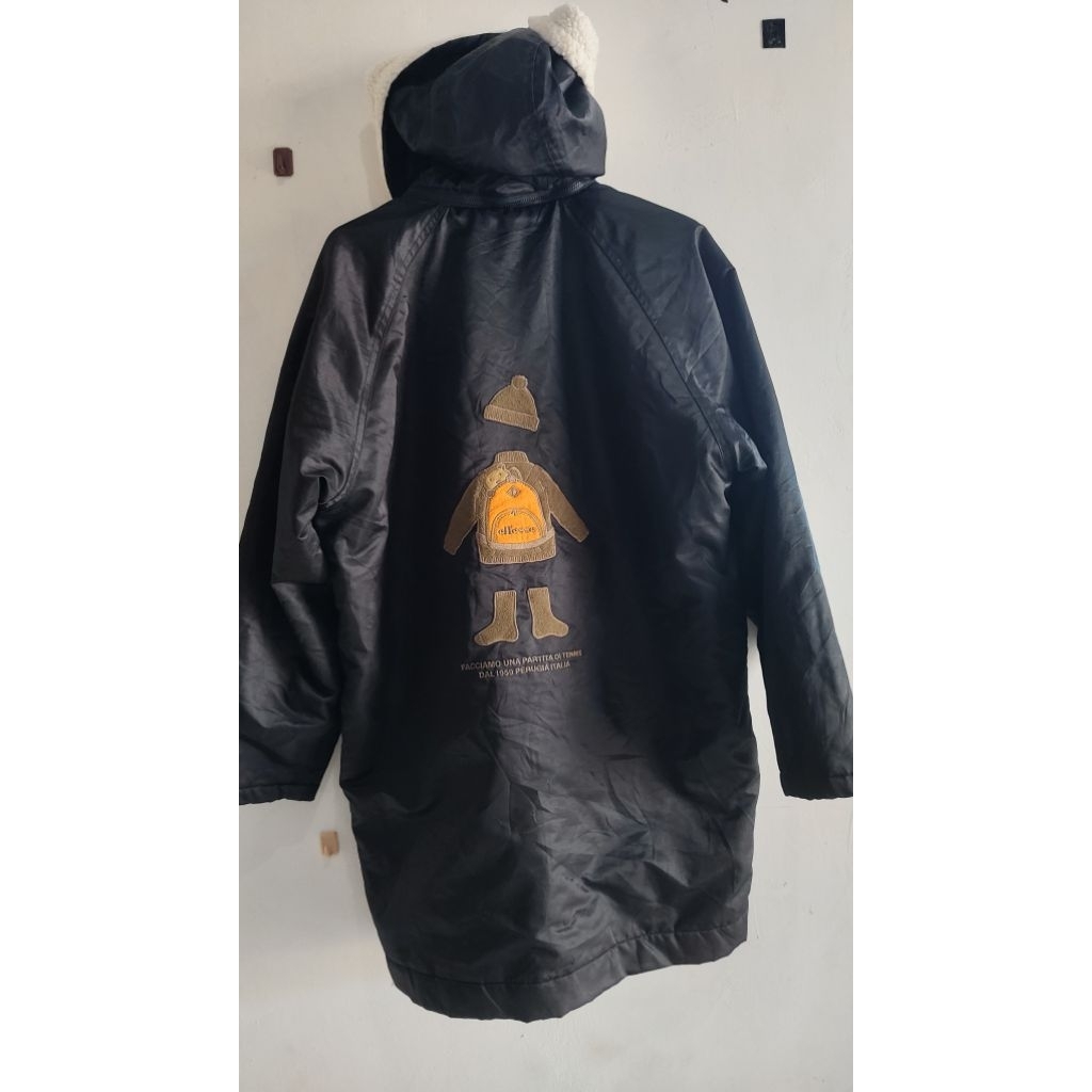 jaket outdoor hodie ellese ukuran xl bagus untuk di daerah dingin