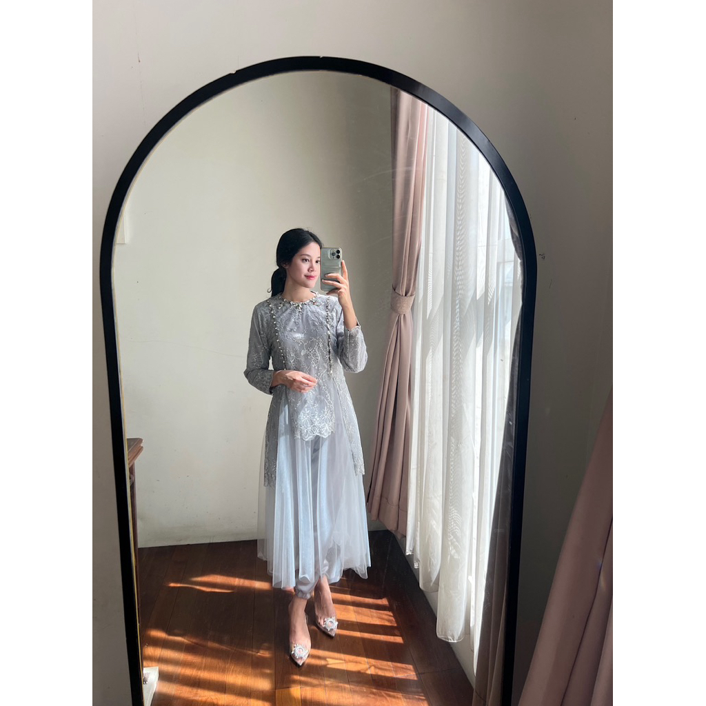 Amrthelabel / bloom / grey