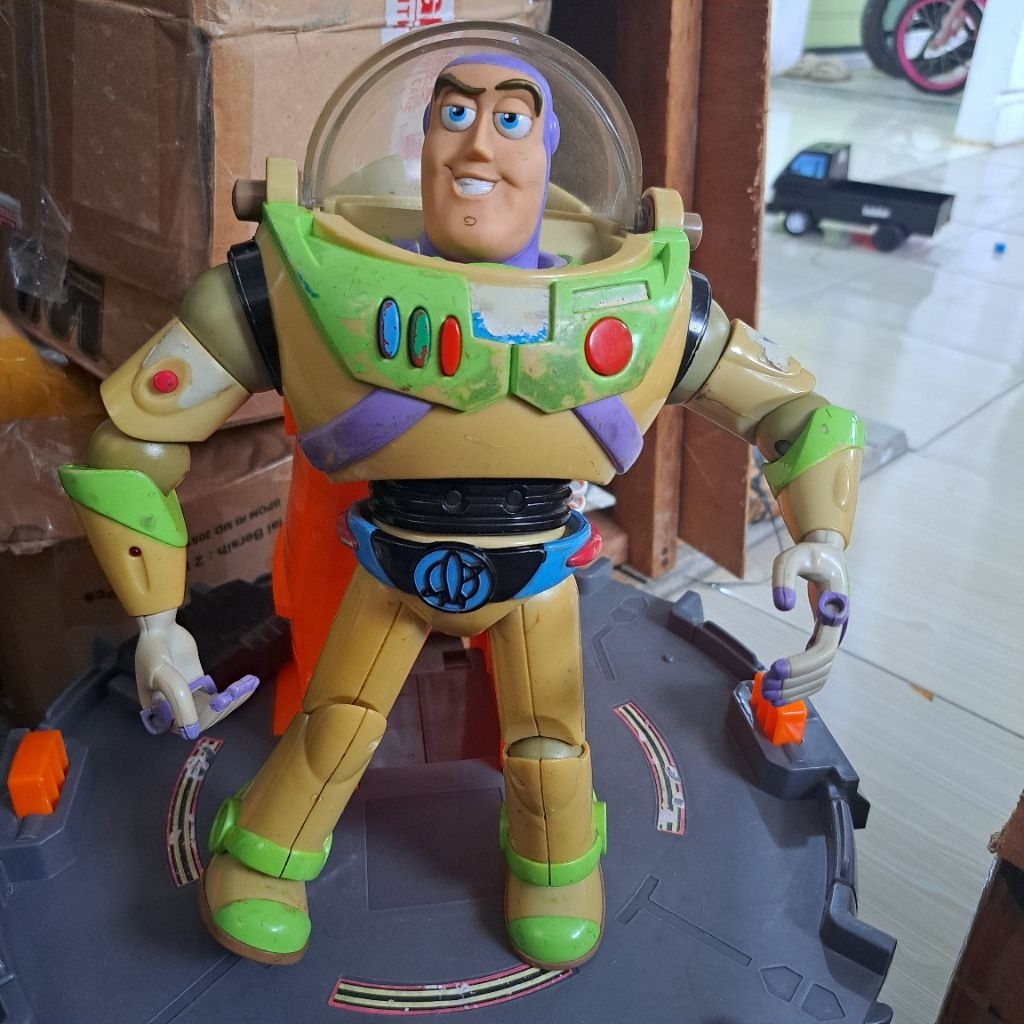 Mainan Toys Story Buzz Lightyear