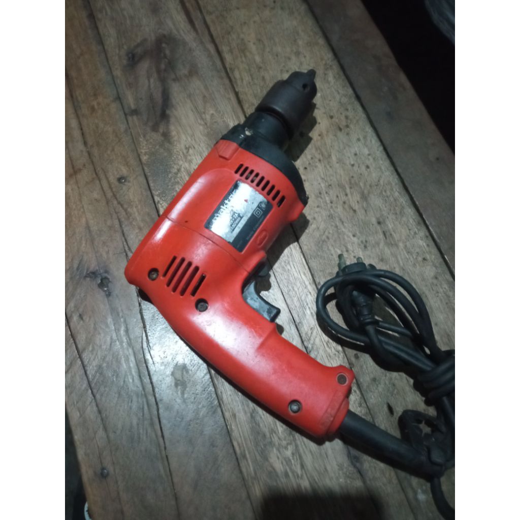 bor dril maktec ukuran 13mm dua arah kondisi bekas normal siap pakai kerja suara halus TDK mengecewa