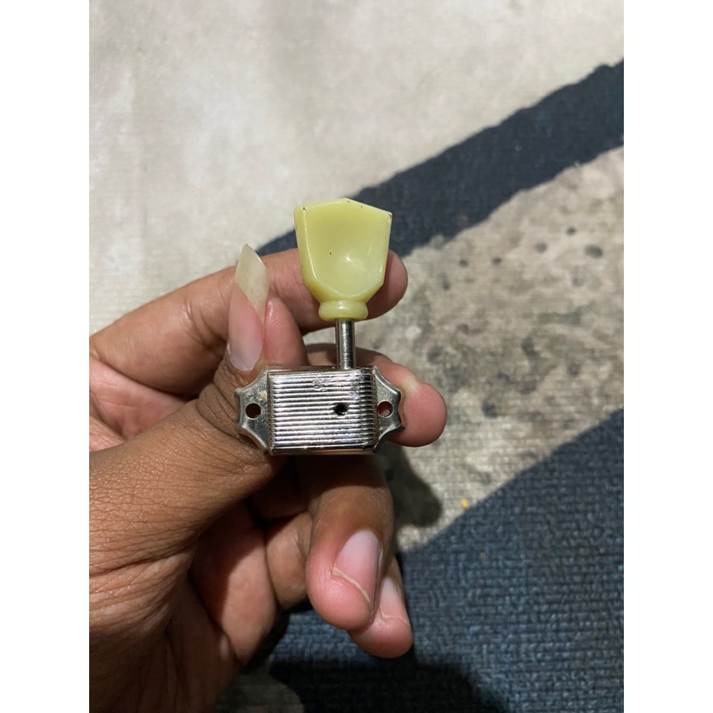 Dryer Gitar Kluson Bawaan Cort Satuan