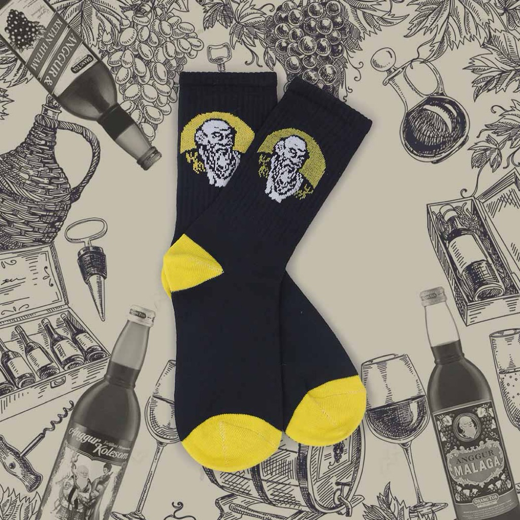 Kaos kaki Setinggi Betis