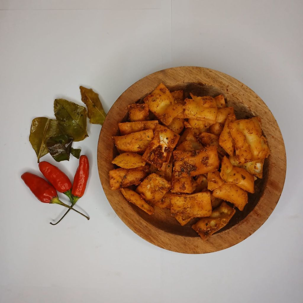 

keripik pangsit pedas daun jeruk 500 gram cemilan terbaru viral