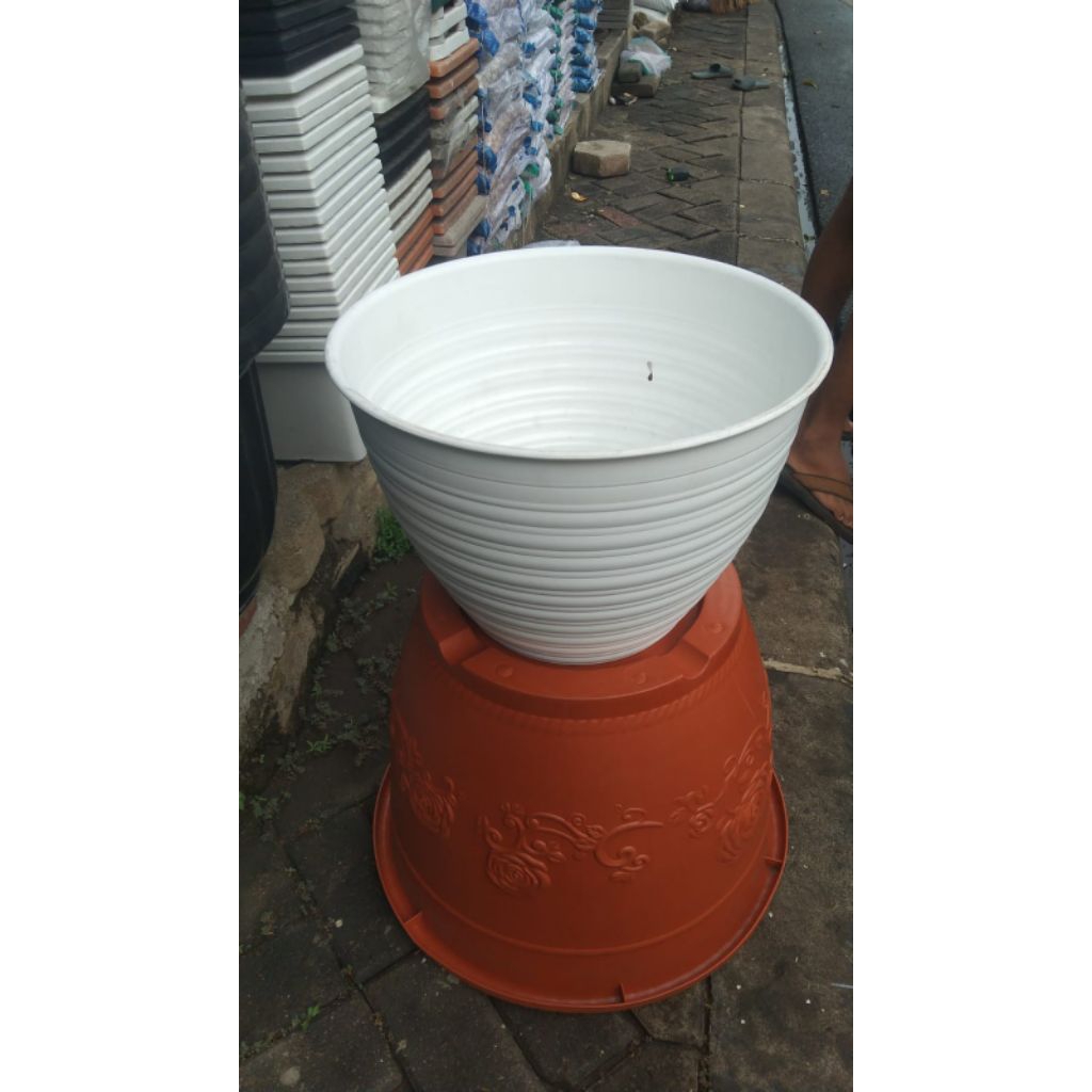 redy pot bunga plastik berbagai ukuran dan jenis harga sesuai barang