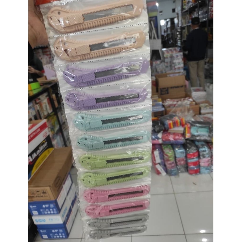 

Cutter Topla Pisau Pemotong Kertas 1Lsn atau 12pcs