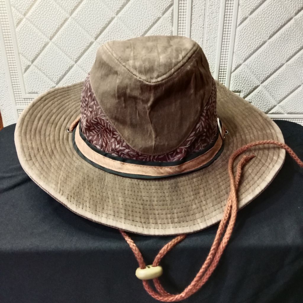 Topi Outdoor / Adventure