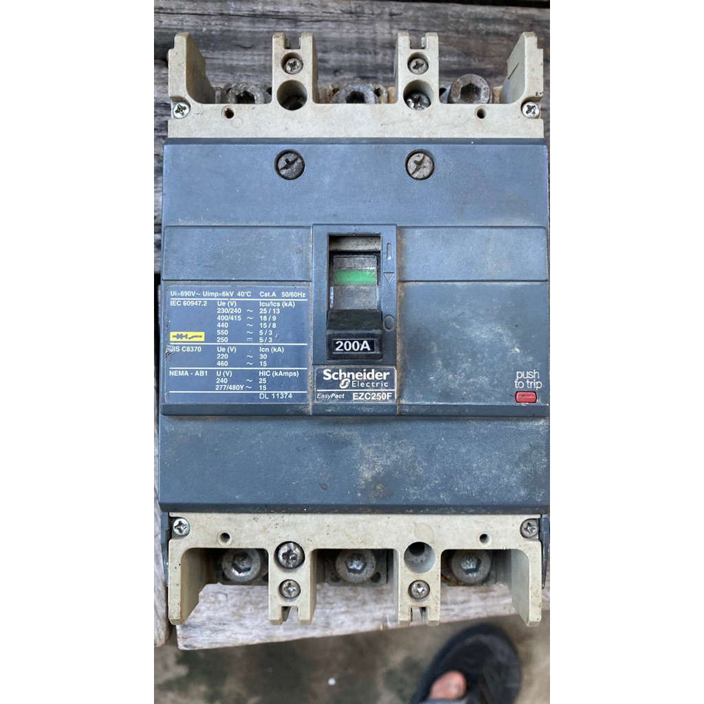 Breaker Mccb Schneider 200A