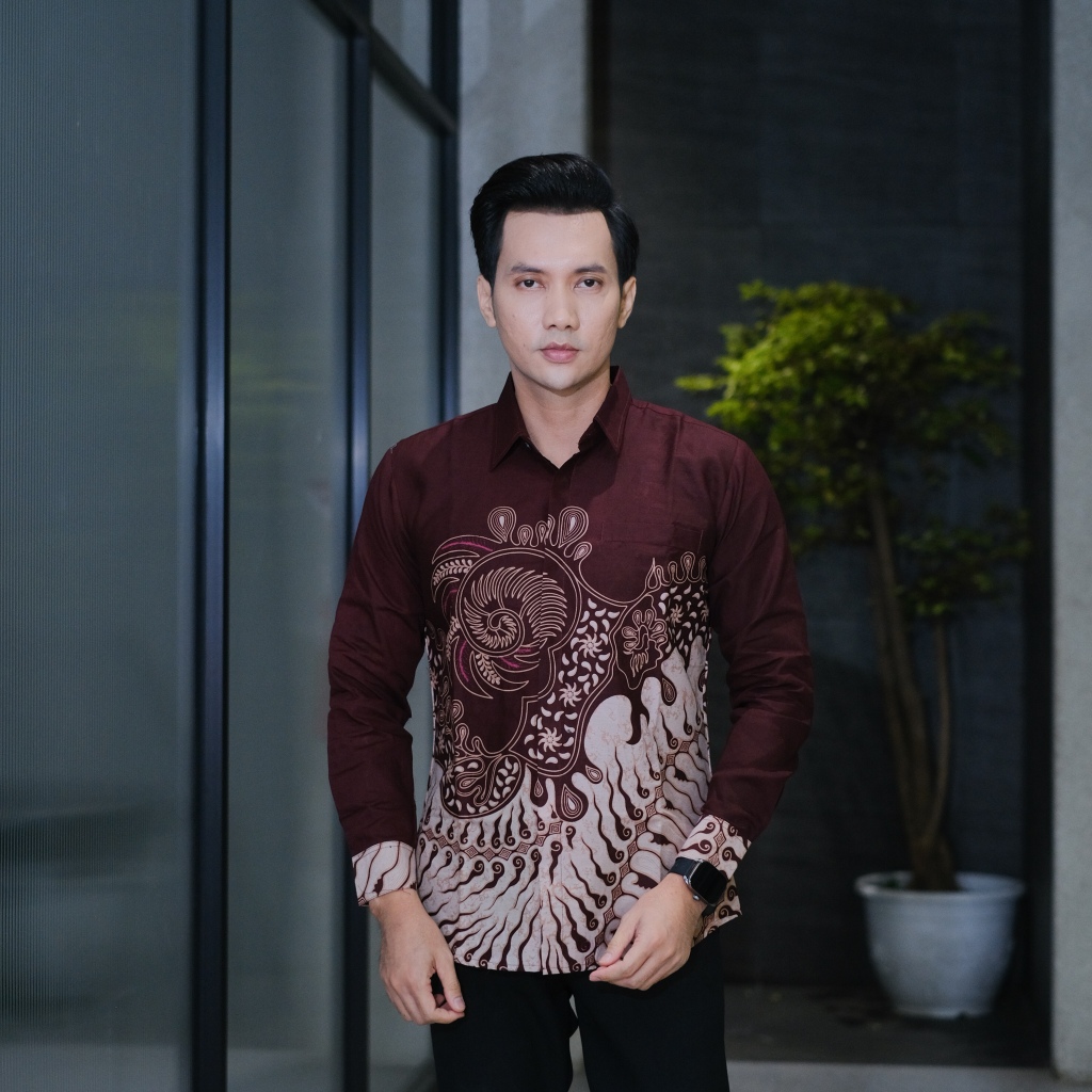 Batik Uwais Motif Rangkong Merah Maroon Burgundy kemeja batik pria slimfit lengan panjang bahan katu