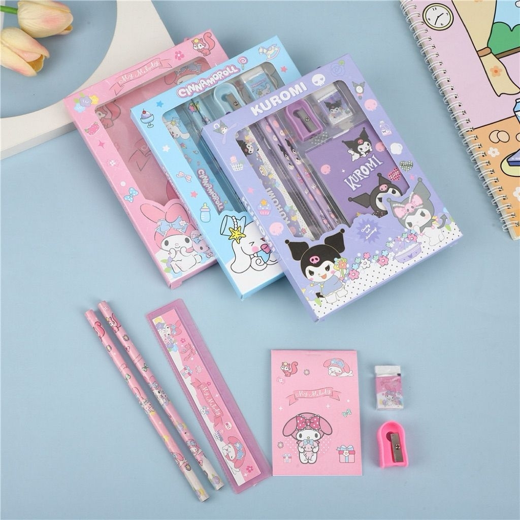 

SET ALAT TULIS/STATIONERY SET/SET PERLENGKAPAN SEKOLAH ANAK KARAKTER LUCU IMUT KARAKTER SANRIO CINNAMOROLL 7 IN 1 (DAPAT PENSIL+PENGHAPUS+RAUTAN+PENGGARIS) IDE KADO ANAK/SOUVENIR ULANG TAHUN/SOUVENIR BIRTHDAY MURMER