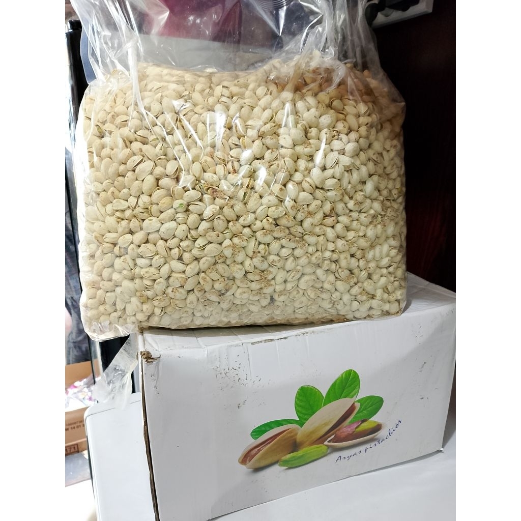 

kacang pistachio/kacang ketawa