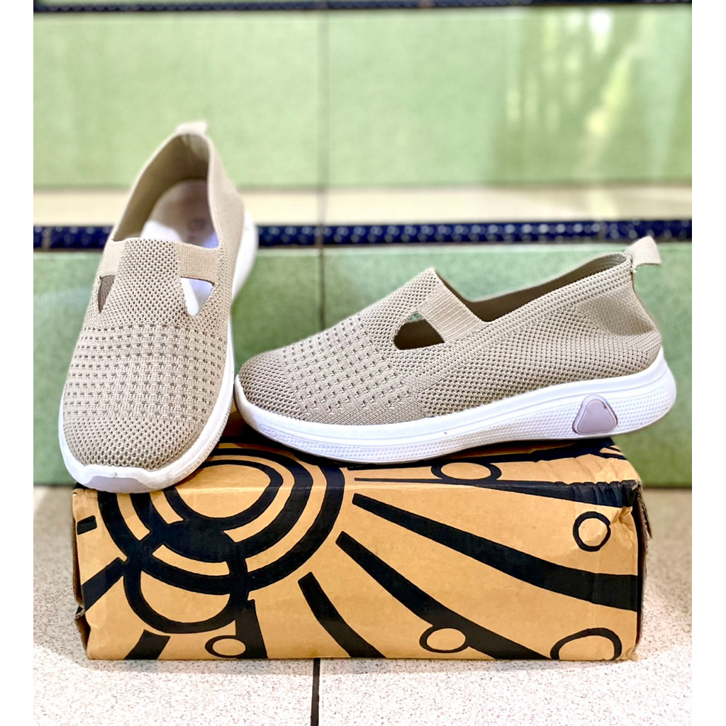 Sepatu Kets Wanita Preloved, Sepatu iLooks, Sepatu Sandal Casual, Sepatu Wanita Cream, Sepatu Cantik