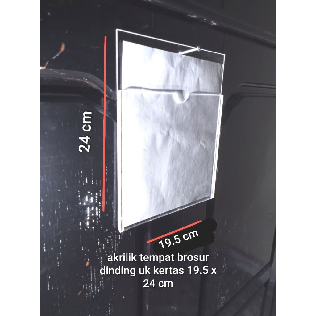 

akrilik custom tempat brosur dinding uk 24 x 19.5 cm space 2 mm tebal 2 mm