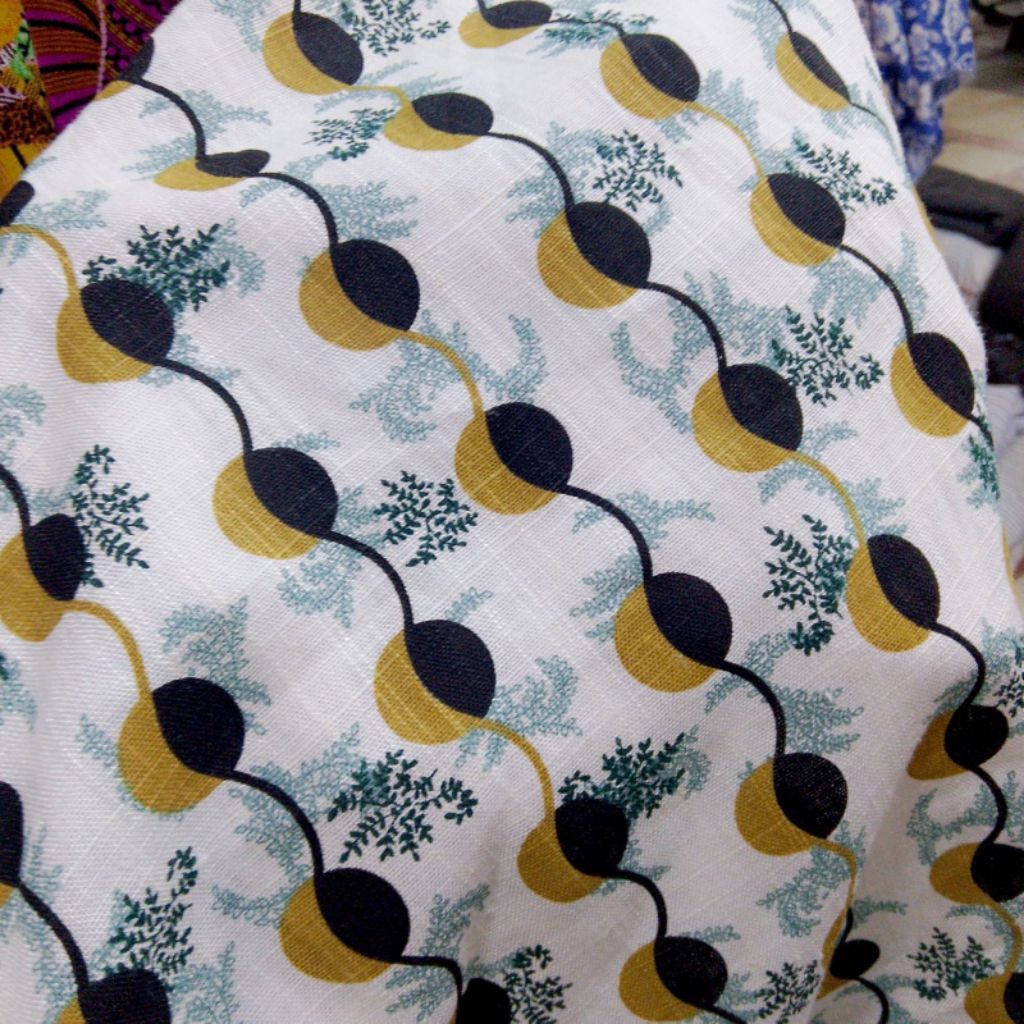 Kain Linen Motif Bulat & Daun Minimalis – Bahan Premium untuk Baju & Dekorasi (Harga Kain Per½ Meter