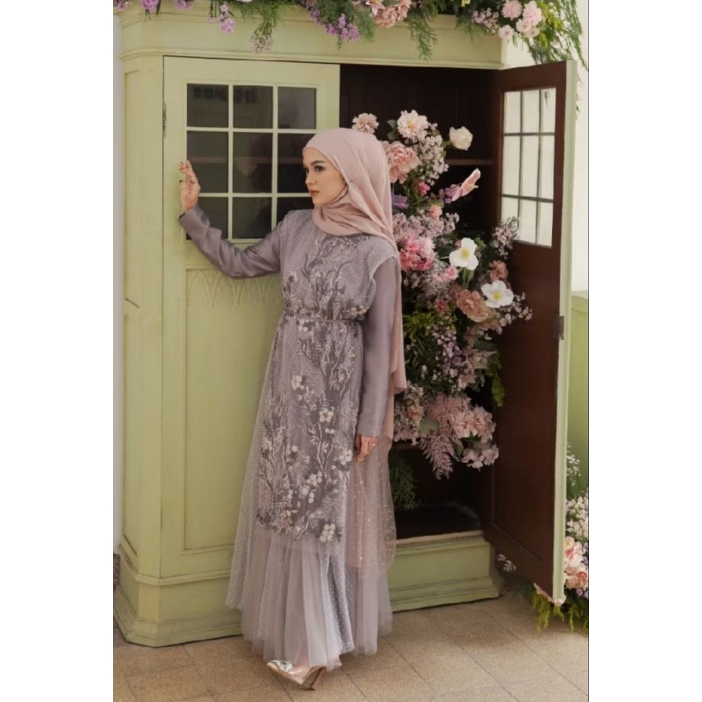 Aura label (preloved)