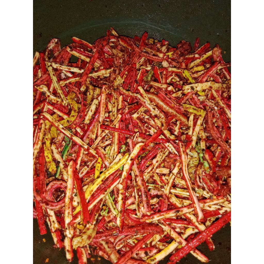 

seblak beton/kerupuk beton pedas daun jerukk 500gr