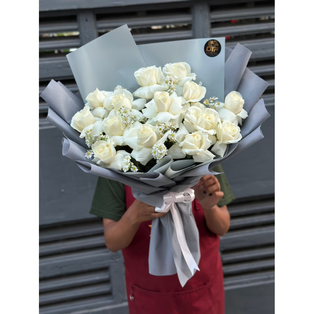 Handbouquet Murah DenpasarBali Rose WHITE wrapping grey Real Picture/bunga ucapan/bunga karangan/buk
