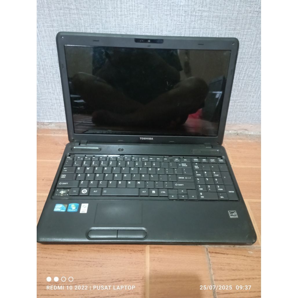 Laptop Toshiba Satellite C660-108 windows 7 Core i3 Kondisi mati gambling unit mulus Ram2gb DDR3 Har